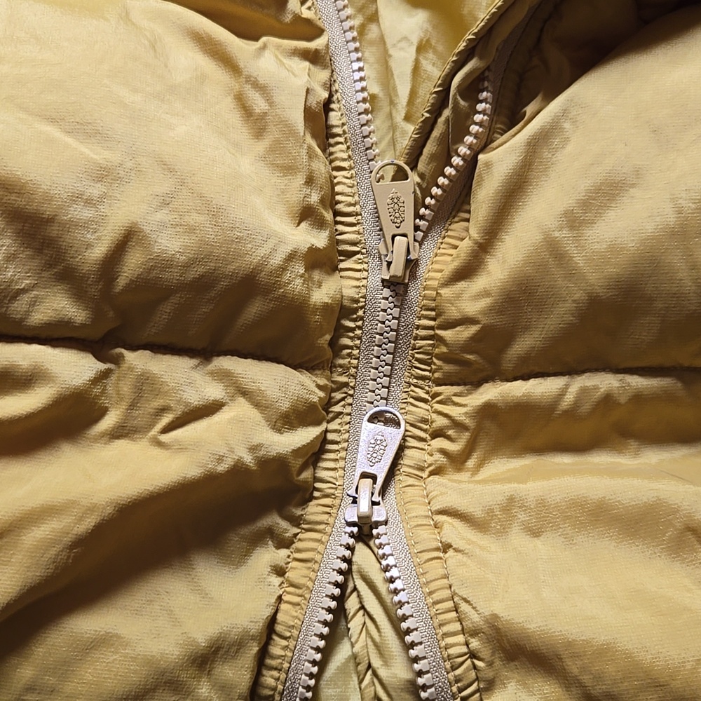 Free People oversized gold puffer vest - Picture 6 of 7